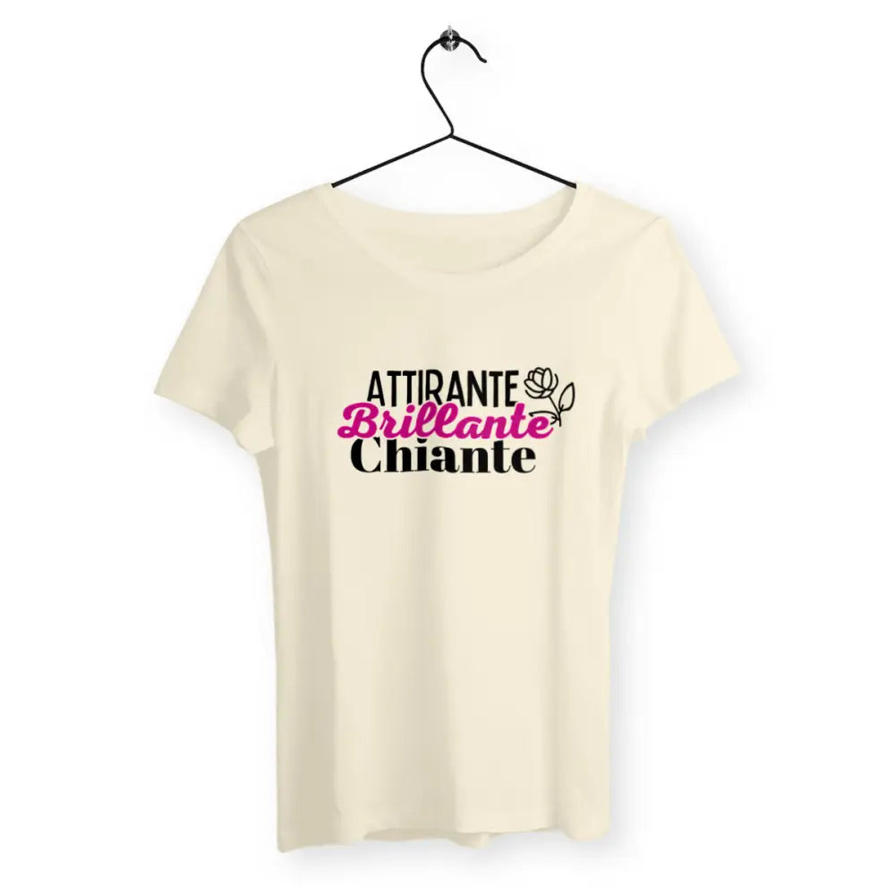 T-shirt femme avec l'inscription 'Attirante, brillante, chiante', un design audacieux et humoristique qui reflète une personnalité sans filtre.