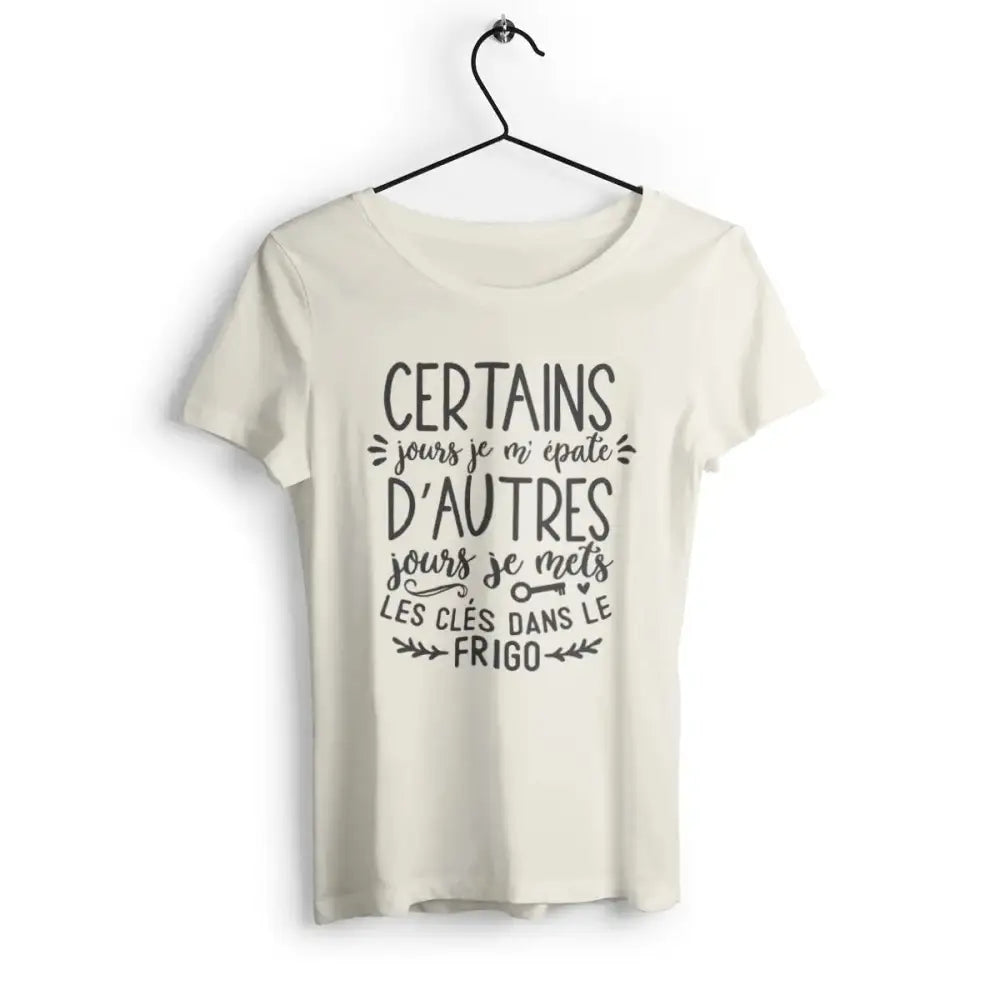 T-shirt femme avec l'inscription 'Certains jours je m'épate' en typographie positive et motivante, parfait pour afficher une confiance en soi décontractée et pleine d'humour.