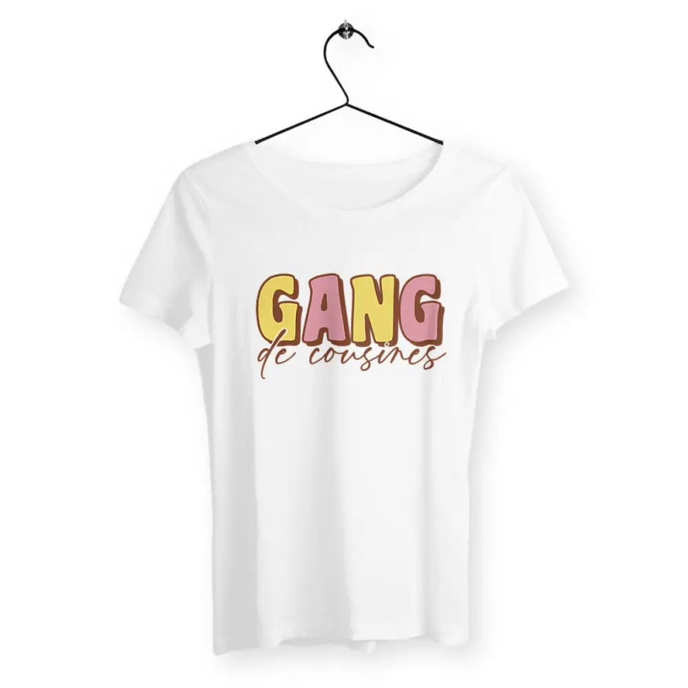 T-shirt femme avec l'inscription 'Gang de cousines', un design fun et complice, parfait pour afficher votre complicité familiale avec style.