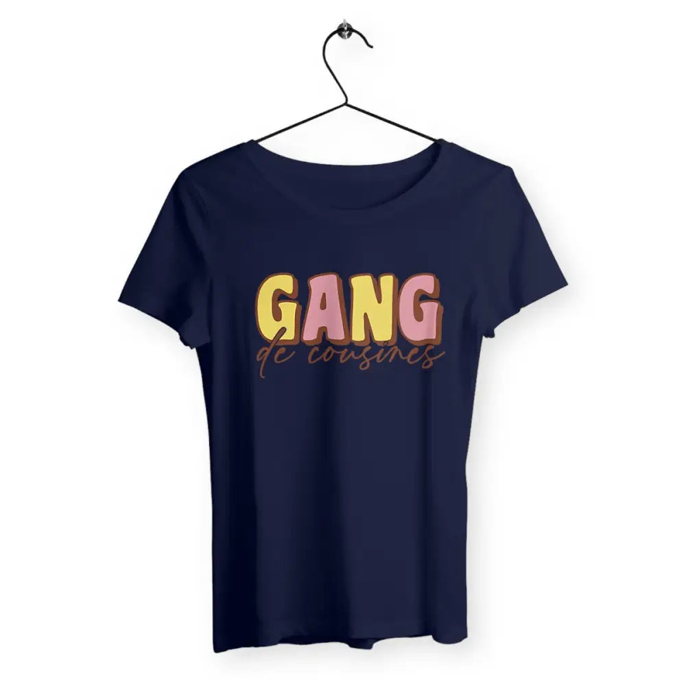 T-shirt femme avec l'inscription 'Gang de cousines', un design fun et complice, parfait pour afficher votre complicité familiale avec style.