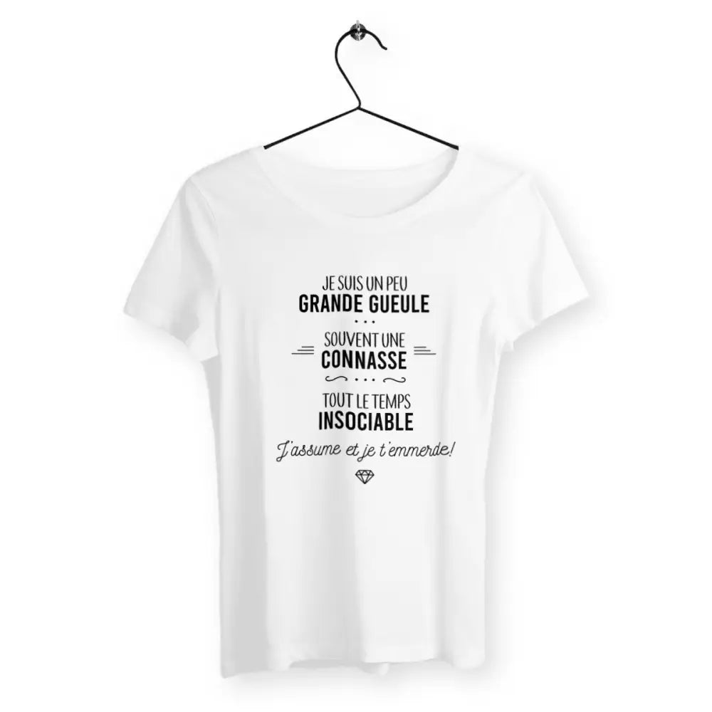 T-shirt femme avec l'inscription "J'assume et je t'emmerde", un modèle audacieux et provocateur pour celles qui n'ont pas peur d'affirmer leur personnalité. Confortable et original, parfait pour afficher une attitude sans compromis.