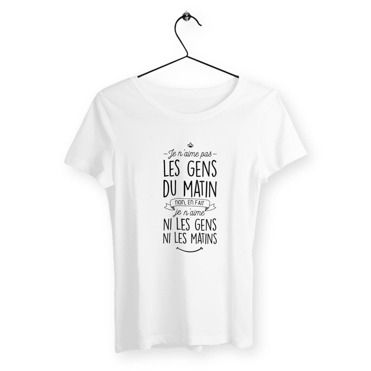 T-shirt femme avec l'inscription "Je n'aime pas les gens du matin", un modèle drôle et décalé pour celles qui préfèrent la tranquillité du matin. Confortable et humoristique, parfait pour afficher votre humeur du jour.
