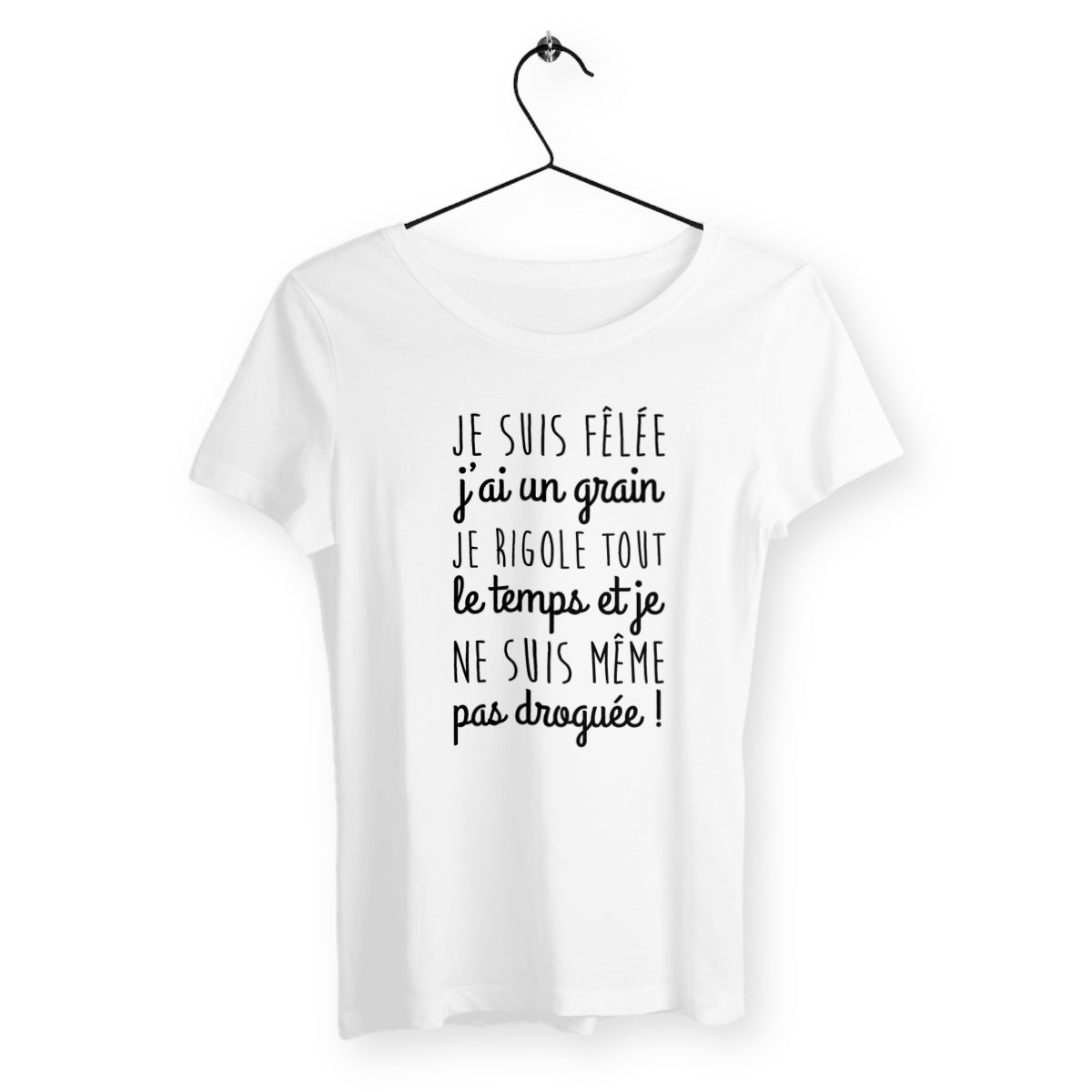 T-shirt femme avec l'inscription "Je suis fêlée", un modèle audacieux et humoristique pour celles qui n'ont pas peur d'affirmer leur personnalité. Confortable et décalé, parfait pour afficher une touche de folie avec style.