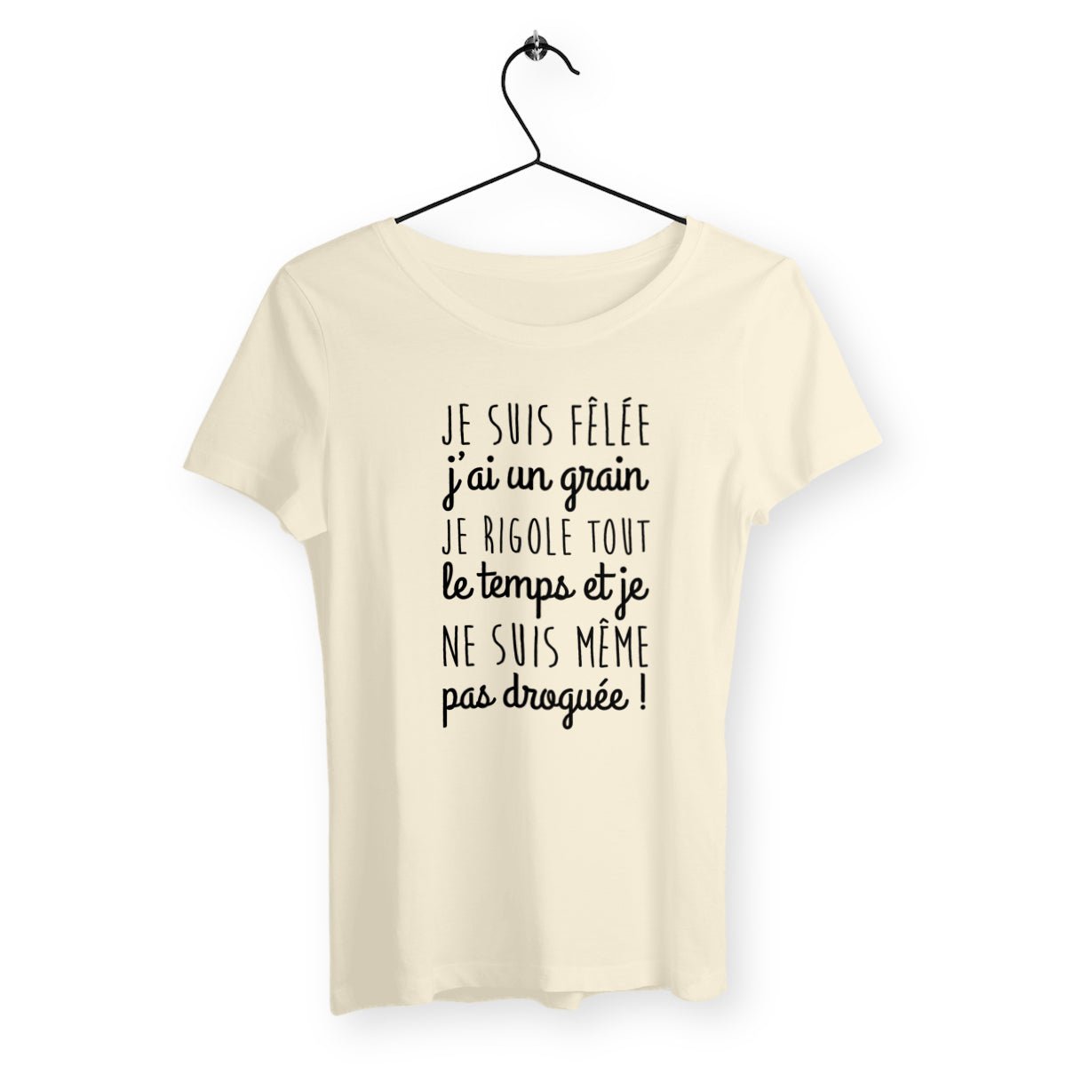 T-shirt femme avec l'inscription "Je suis fêlée", un modèle audacieux et humoristique pour celles qui n'ont pas peur d'affirmer leur personnalité. Confortable et décalé, parfait pour afficher une touche de folie avec style.