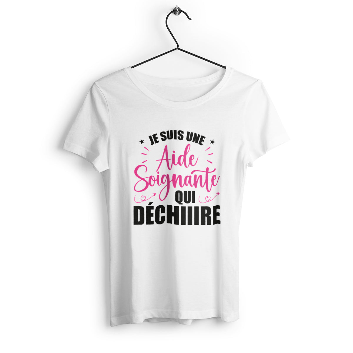 T-shirt femme "Je suis une aide soignante qui déchire", design inspirant et moderne pour rendre hommage aux soignants, en coton doux et confortable.