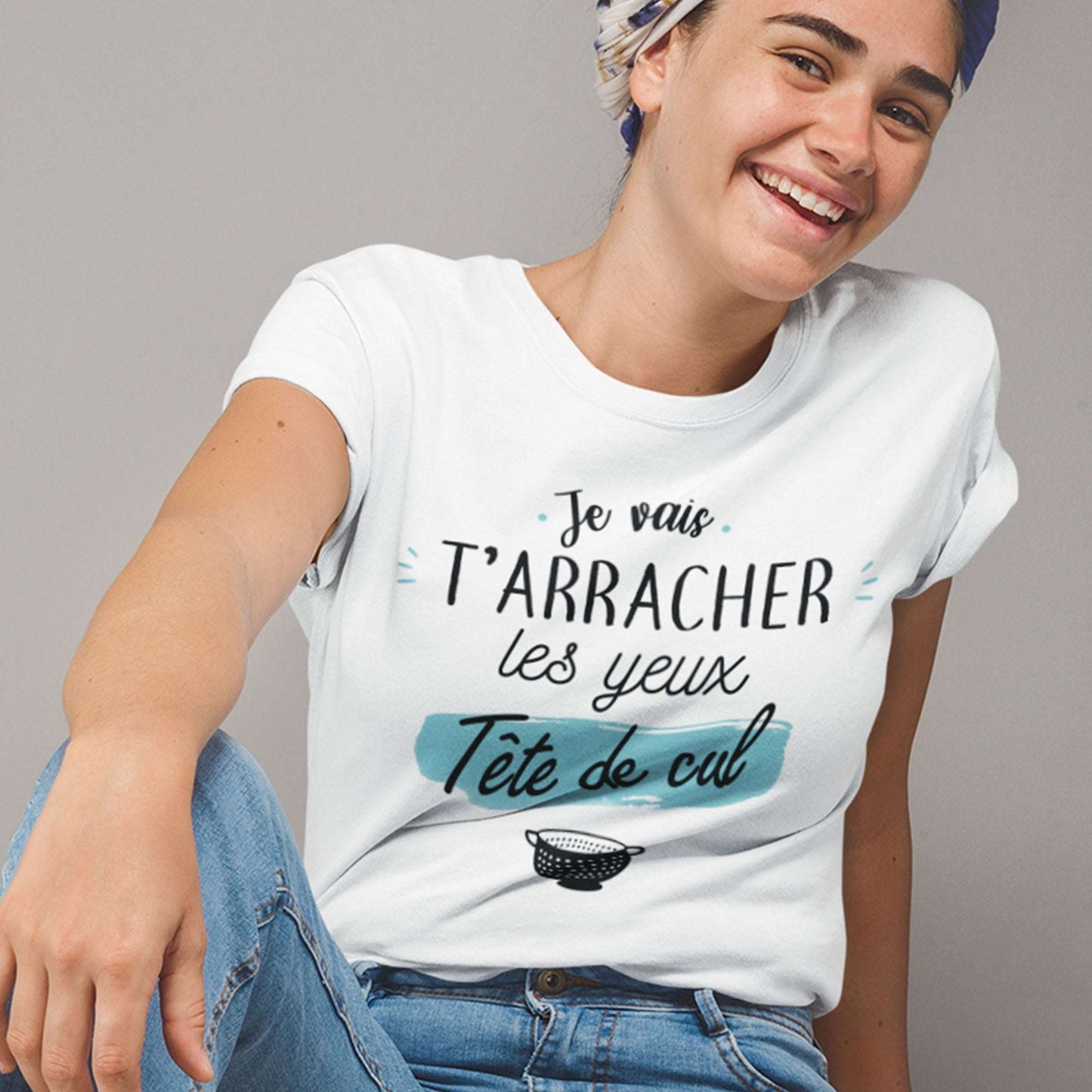 T-shirt femme "Je vais t'arracher les yeux tête de cul", design audacieux et humoristique, en coton confortable, idéal pour un look décalé et original.