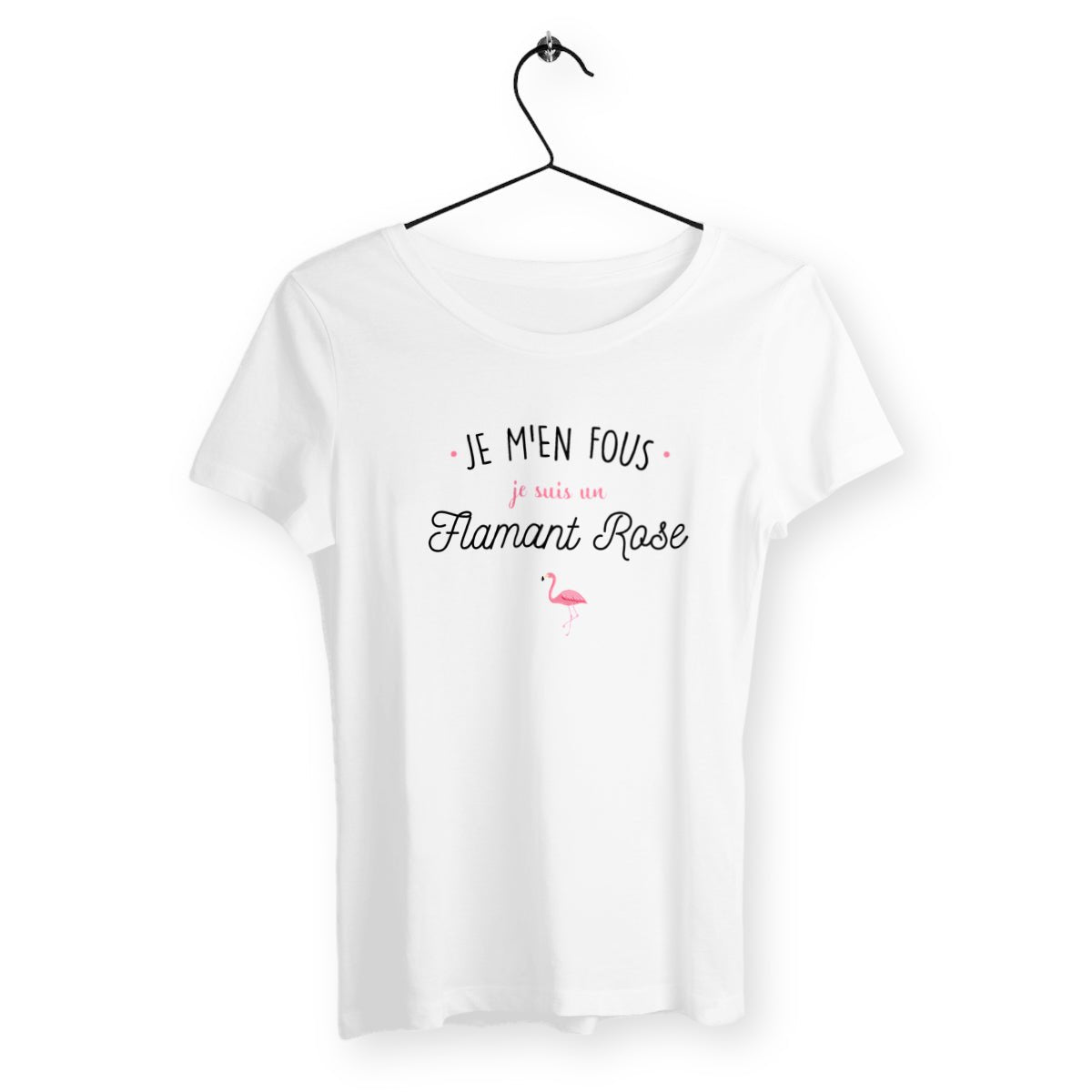 T-shirt femme avec l'inscription "J'men fous j'suis un flamant rose" – Un design amusant et décalé pour celles qui aiment afficher leur personnalité unique et pleine d'humour. Parfait pour un look fun et original !