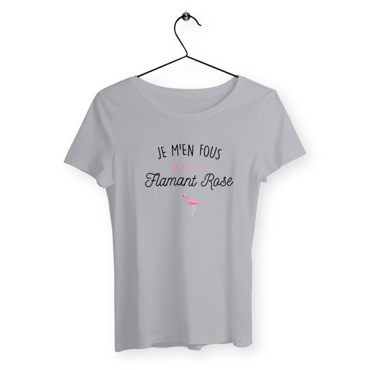 T-shirt femme avec l'inscription "J'men fous j'suis un flamant rose" – Un design amusant et décalé pour celles qui aiment afficher leur personnalité unique et pleine d'humour. Parfait pour un look fun et original !