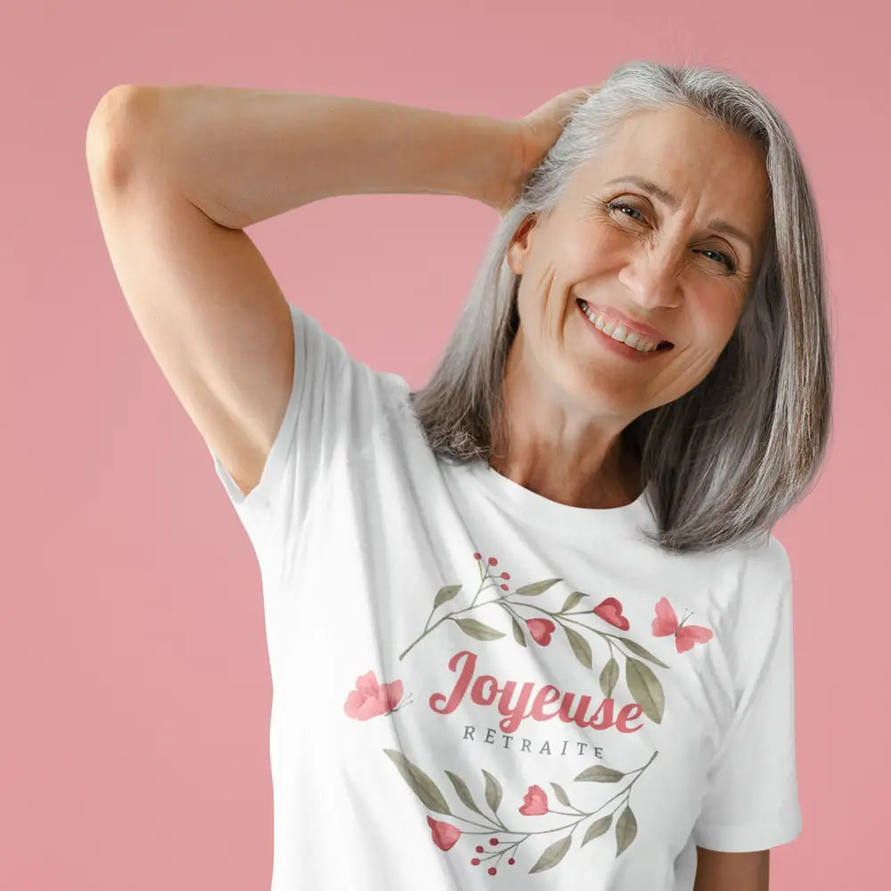 T-shirt femme avec l'inscription "Joyeuse retraite", un modèle fun et décontracté pour celles qui célèbrent ce nouveau chapitre de la vie. Confortable et stylé, idéal pour afficher avec humour et légèreté l'entrée en retraite.