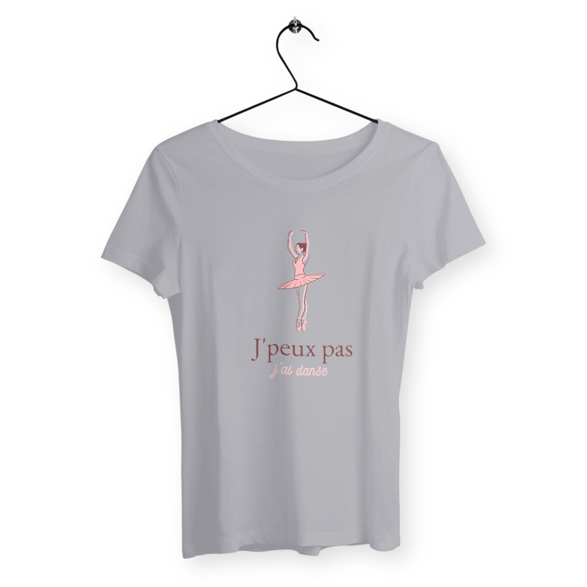 T-shirt femme avec l'inscription "J'peux pas, j'ai danse", un modèle dynamique et stylé pour les passionnées de danse. Confortable et élégant, parfait pour afficher votre amour pour la danse avec une touche d'humour.
