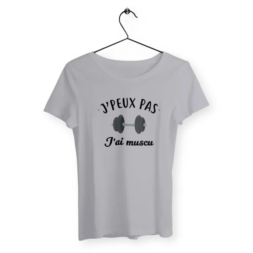 T-shirt femme avec l'inscription "J'peux pas j'ai muscu", un modèle motivant et sportif pour les passionnées de fitness et de musculation. Confortable et stylé, idéal pour afficher votre détermination et votre amour du sport avec une touche d'humour.