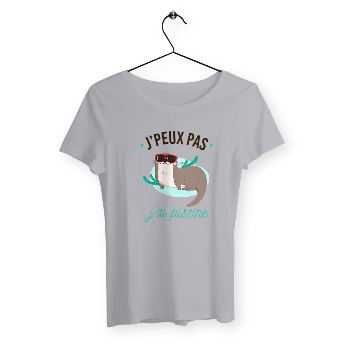 T-shirt femme avec l'inscription "J'peux pas j'ai piscine" – Un design fun et léger, parfait pour celles qui aiment afficher leur côté décontracté et leur amour pour l'été et la piscine. Un look idéal pour l'été !