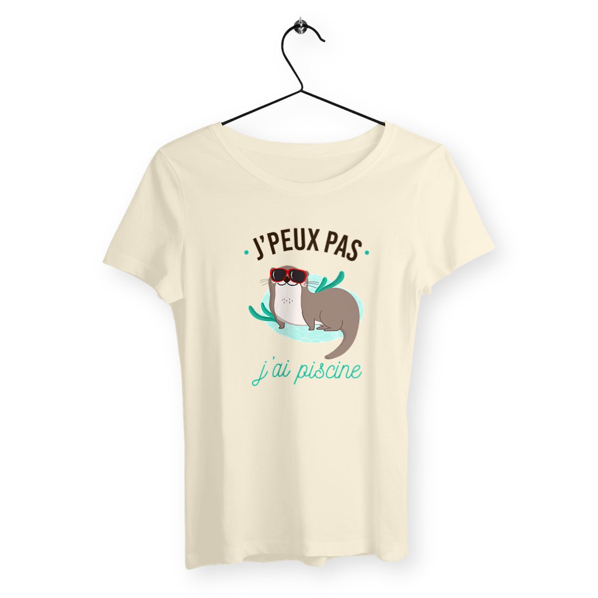 T-shirt femme avec l'inscription "J'peux pas j'ai piscine" – Un design fun et léger, parfait pour celles qui aiment afficher leur côté décontracté et leur amour pour l'été et la piscine. Un look idéal pour l'été !