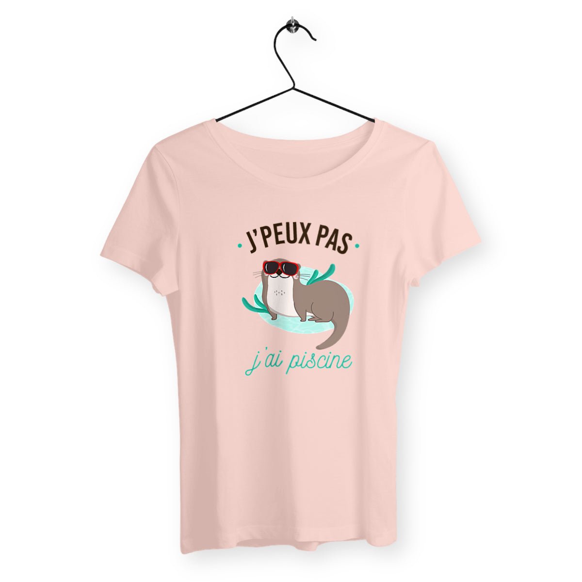 T-shirt femme avec l'inscription "J'peux pas j'ai piscine" – Un design fun et léger, parfait pour celles qui aiment afficher leur côté décontracté et leur amour pour l'été et la piscine. Un look idéal pour l'été !