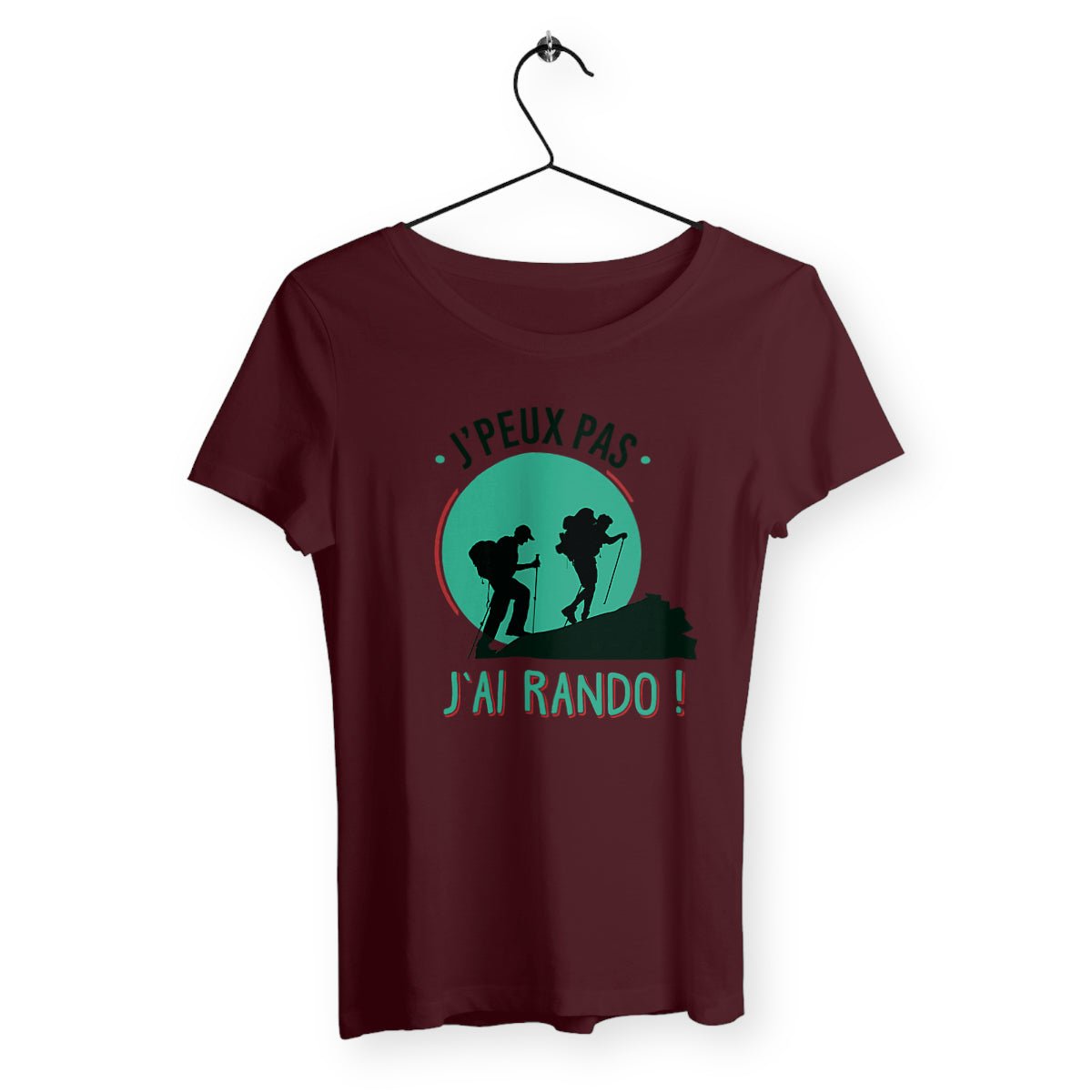 T-shirt femme avec l'inscription "J'peux pas, j'ai rando", un modèle dynamique et aventureux pour les amatrices de randonnée. Confortable et stylé, idéal pour afficher votre passion pour la nature et les grands espaces avec une touche d'humour.
