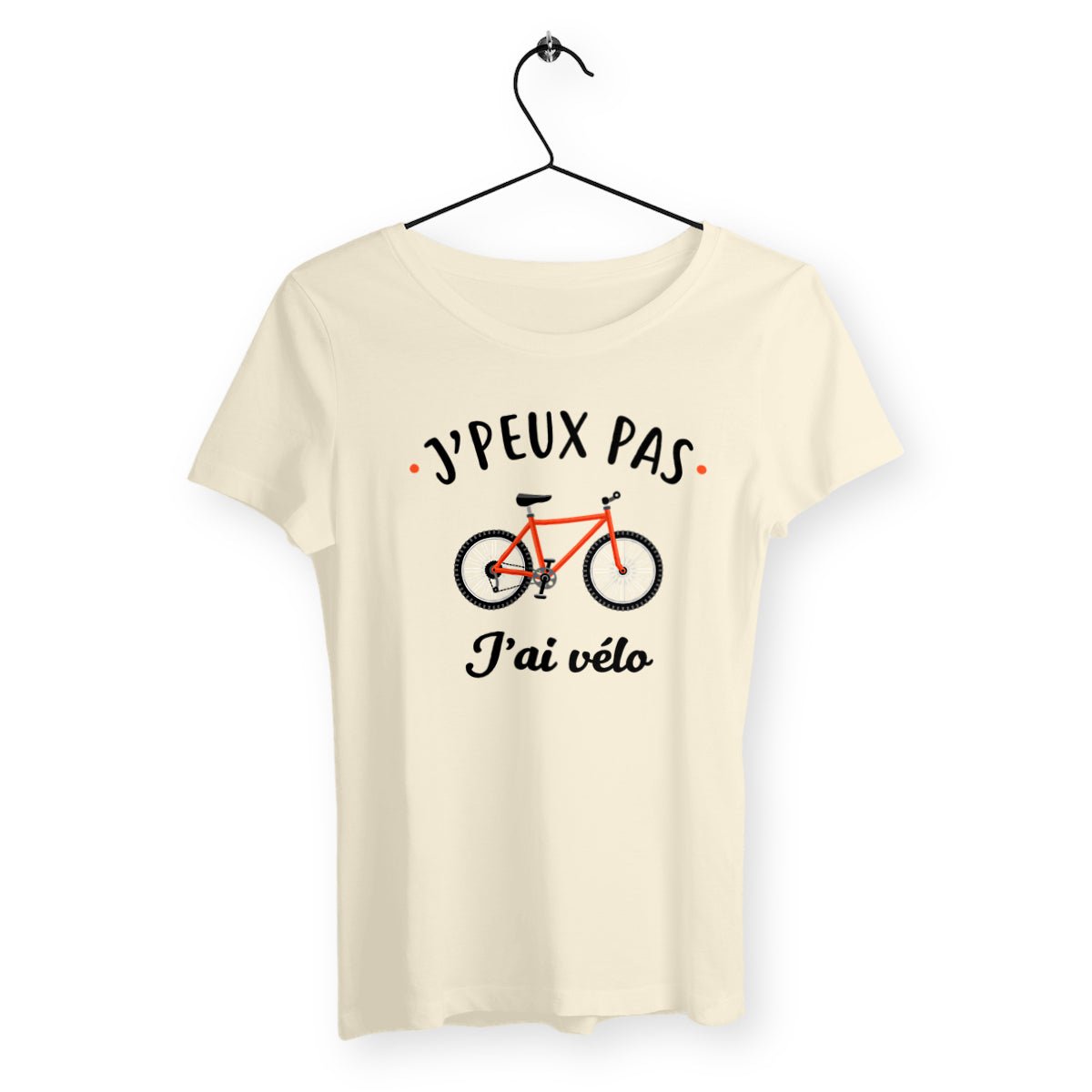 T-shirt femme avec l'inscription "J'peux pas, j'ai vélo", un modèle dynamique et décontracté pour les passionnées de cyclisme. Confortable et stylé, idéal pour afficher votre amour du vélo avec humour et simplicité.