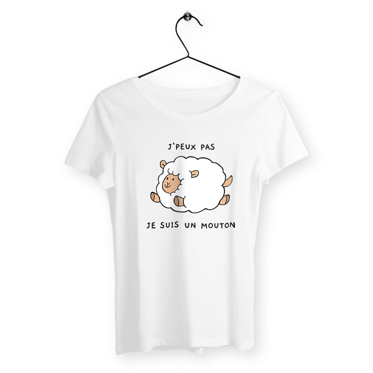 T-shirt femme avec l'inscription "J'peux pas, je suis un mouton", un modèle amusant et original pour celles qui aiment l'humour décalé. Confortable et stylé, parfait pour afficher un côté espiègle et léger.