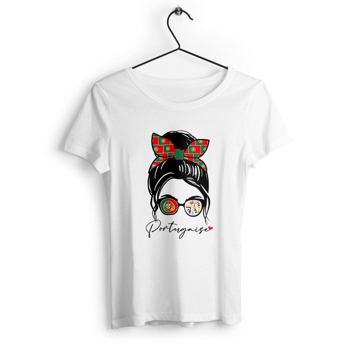 T-shirt femme avec l'inscription 'Portugaise', un design simple et élégant, parfait pour afficher fièrement ses origines ou son amour pour le Portugal.