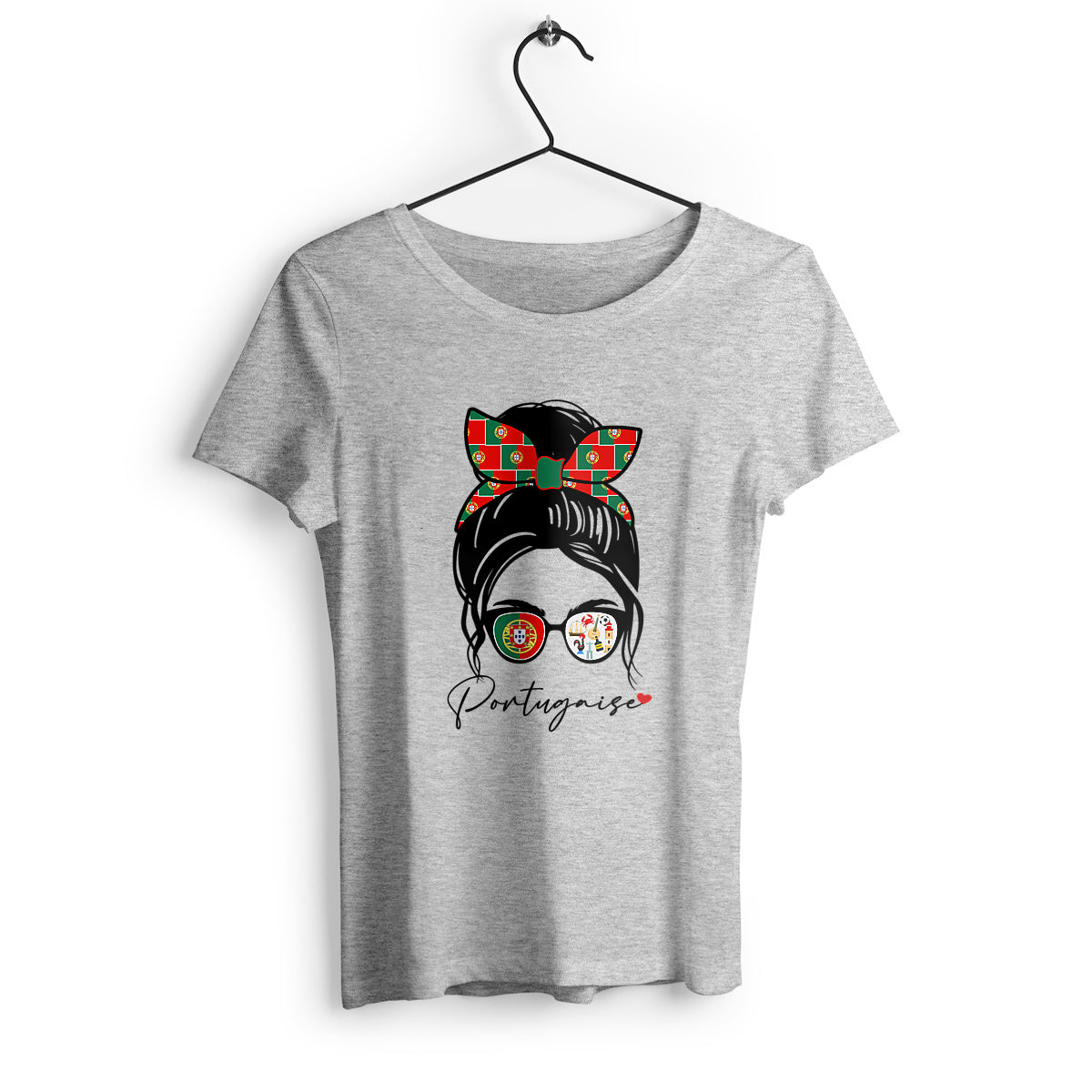 T-shirt femme avec l'inscription 'Portugaise', un design simple et élégant, parfait pour afficher fièrement ses origines ou son amour pour le Portugal.