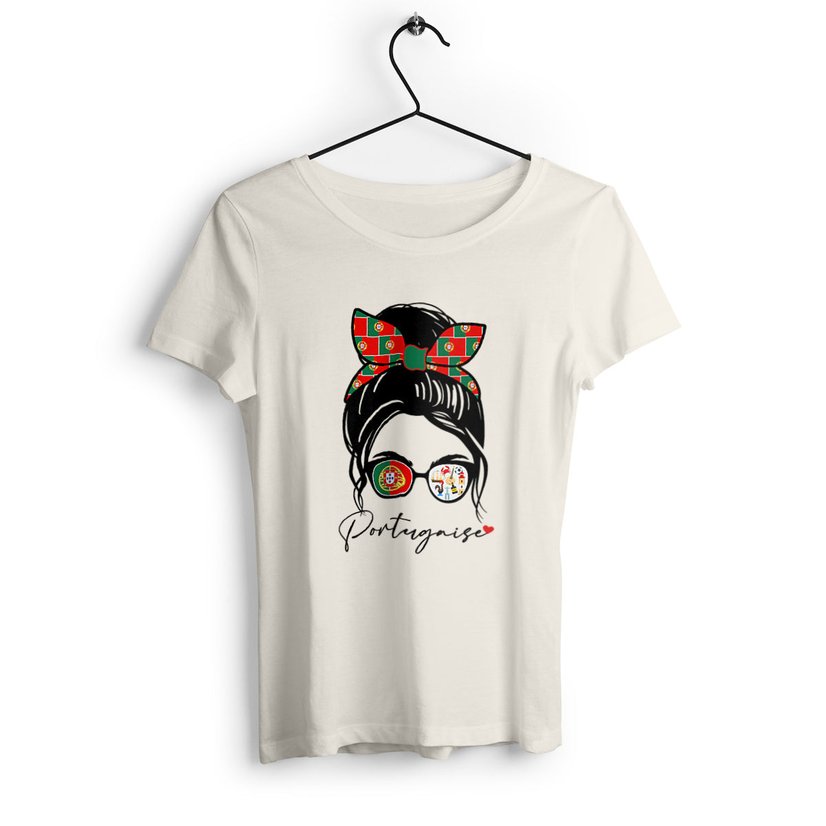T-shirt femme avec l'inscription 'Portugaise', un design simple et élégant, parfait pour afficher fièrement ses origines ou son amour pour le Portugal.