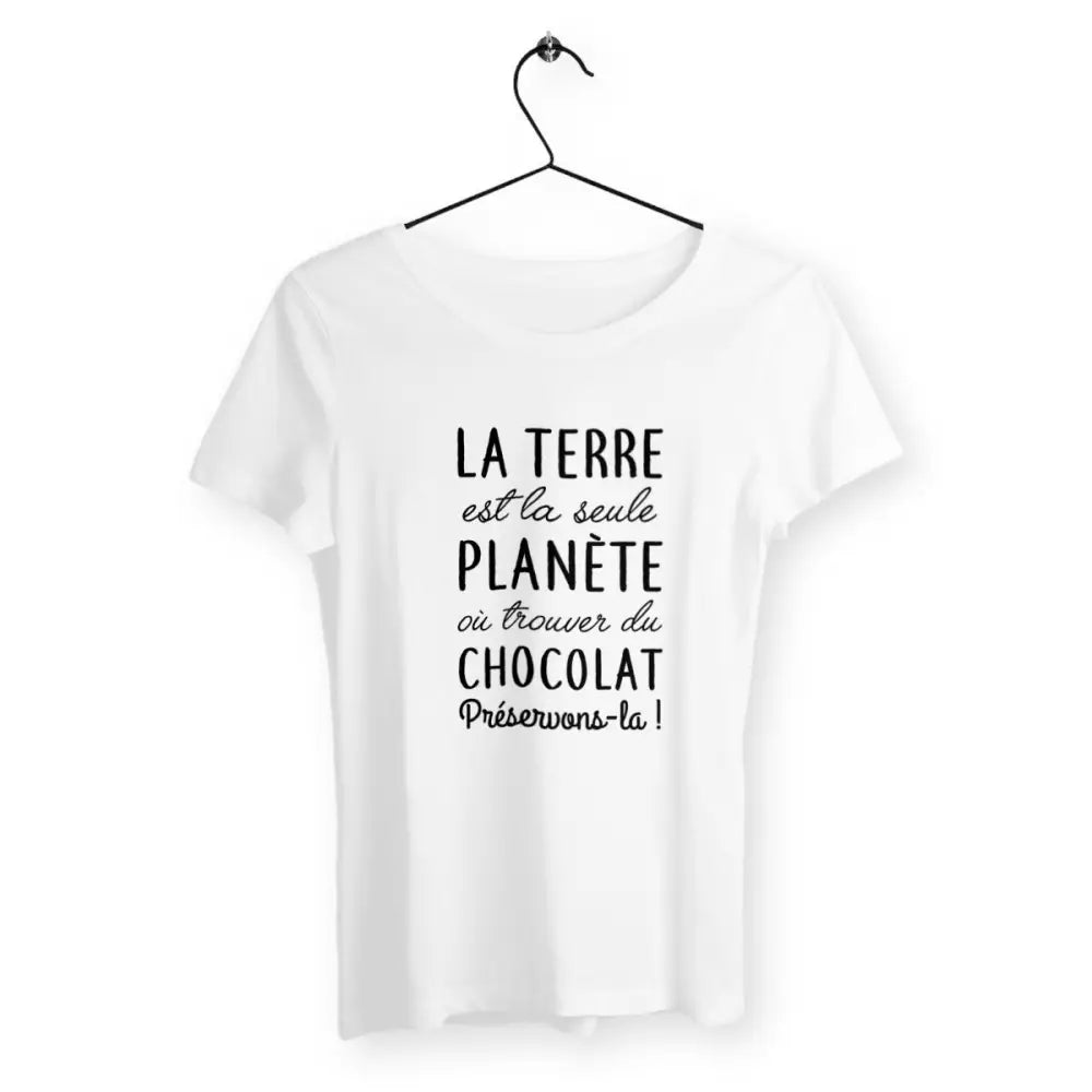 T-shirt femme avec l'inscription 'Préservons-la', un design engagé et éco-responsable, parfait pour afficher votre soutien à la protection de l'environnement.