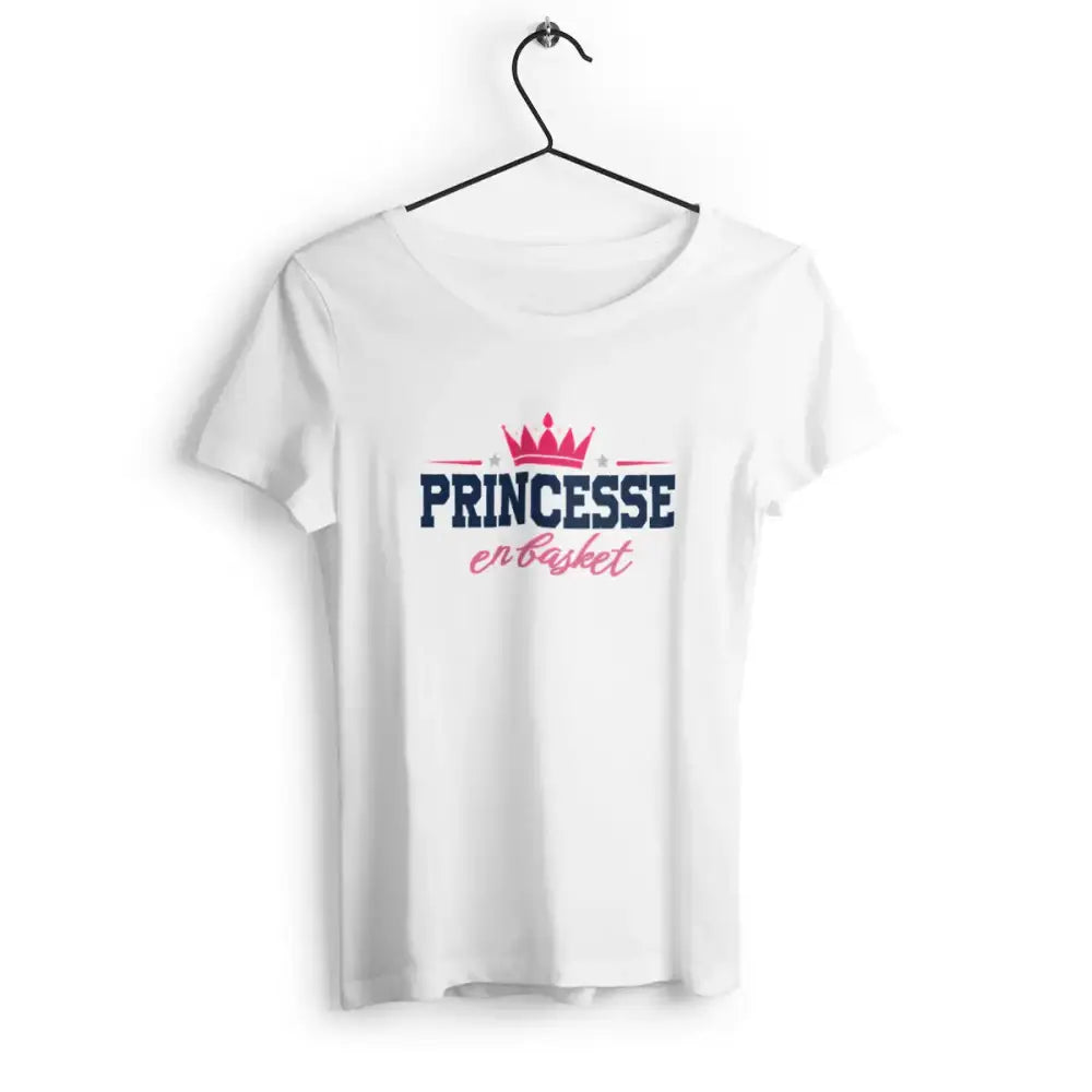 T-shirt femme avec l'inscription 'Princesse en basket', alliant élégance et confort avec un design moderne et décontracté, parfait pour une touche de fun et de style.