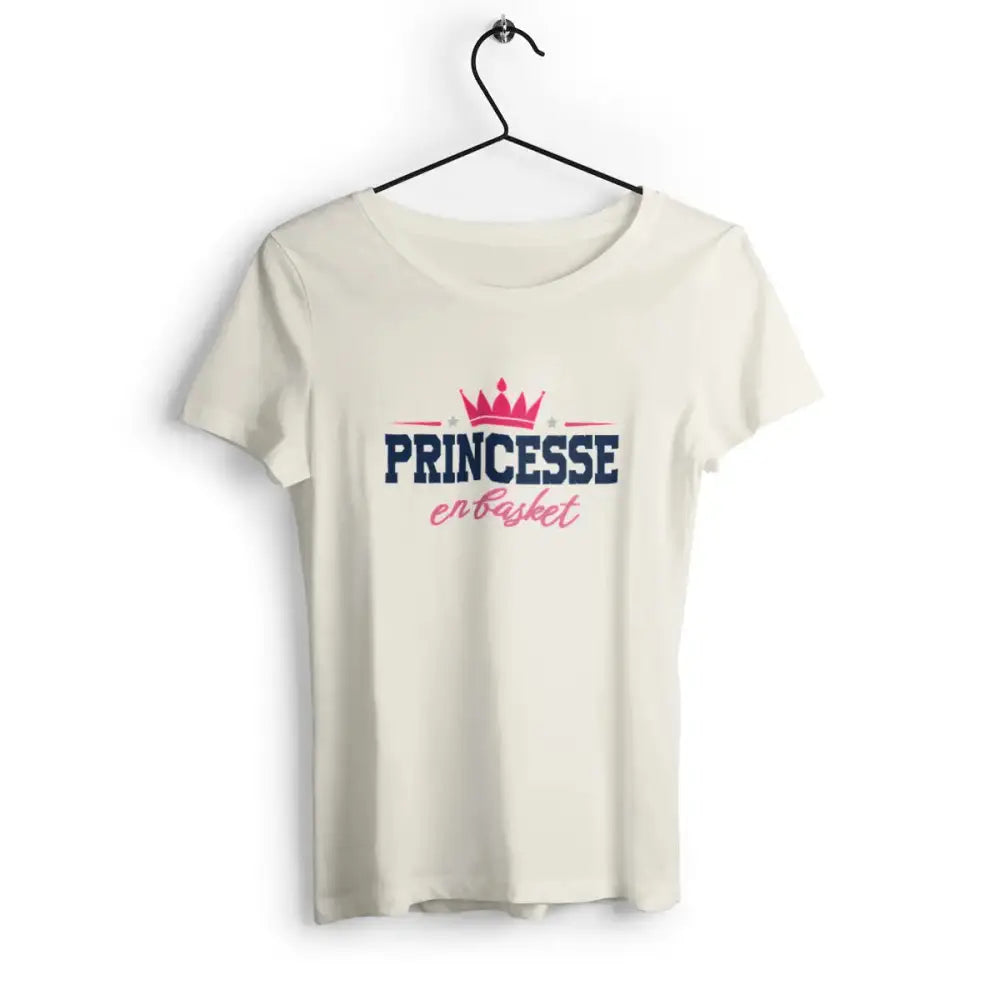 T-shirt femme avec l'inscription 'Princesse en basket', alliant élégance et confort avec un design moderne et décontracté, parfait pour une touche de fun et de style.