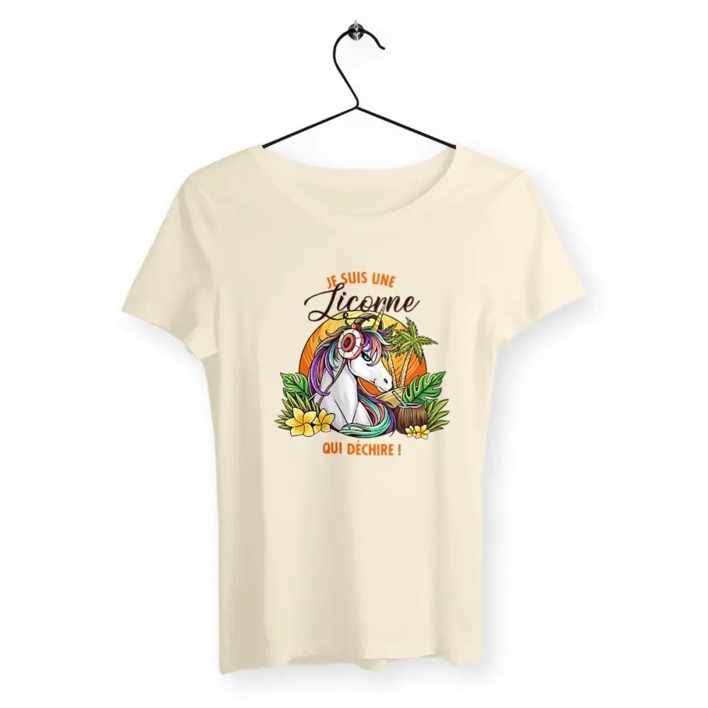 T-shirt femme avec l'inscription "Une licorne qui déchire", un modèle fun et coloré pour celles qui aiment l'univers magique et original des licornes. Confortable et stylé, parfait pour ajouter une touche de fantaisie à votre garde-robe.