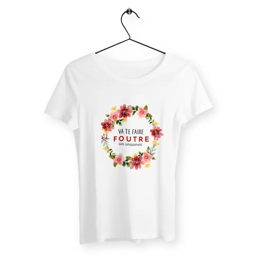 T-shirt femme avec l'inscription "Va te faire foutre bien cordialement", un modèle audacieux et provocateur pour celles qui aiment l'humour sans filtre. Confortable et stylé, idéal pour afficher une attitude rebelle avec une touche d'ironie.