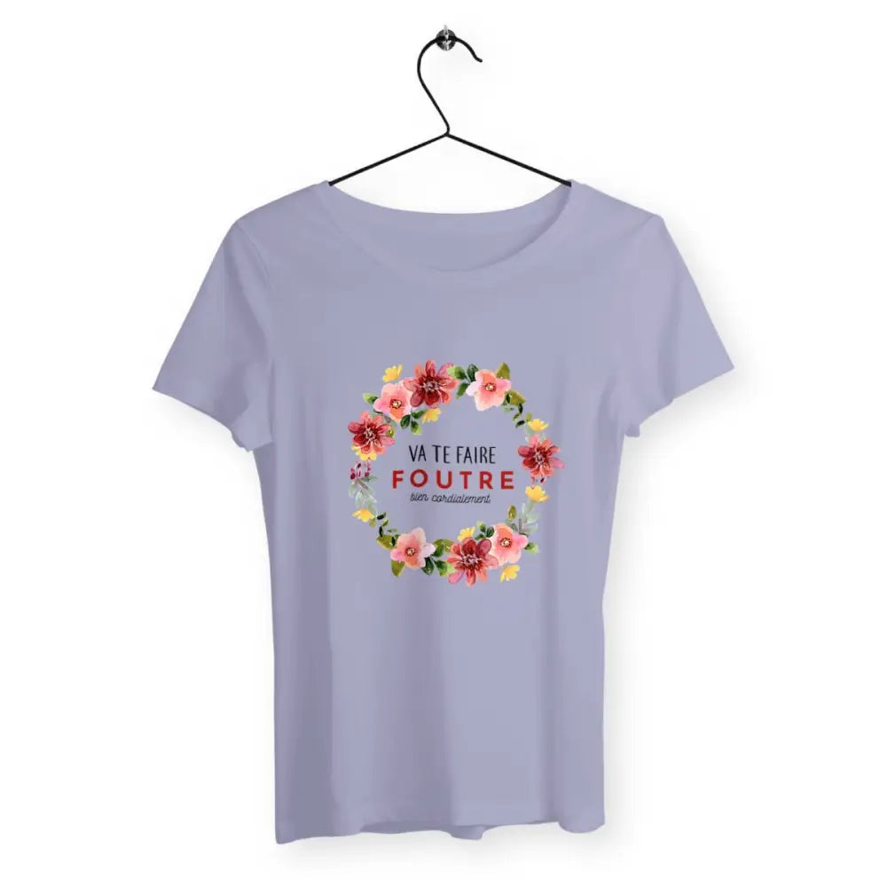 T-shirt femme avec l'inscription "Va te faire foutre bien cordialement", un modèle audacieux et provocateur pour celles qui aiment l'humour sans filtre. Confortable et stylé, idéal pour afficher une attitude rebelle avec une touche d'ironie.