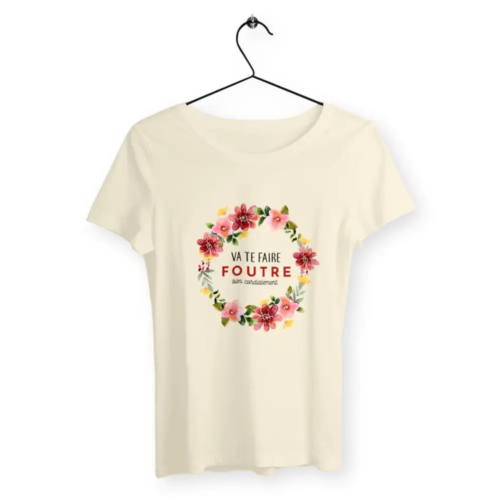 T-shirt femme avec l'inscription "Va te faire foutre bien cordialement", un modèle audacieux et provocateur pour celles qui aiment l'humour sans filtre. Confortable et stylé, idéal pour afficher une attitude rebelle avec une touche d'ironie.