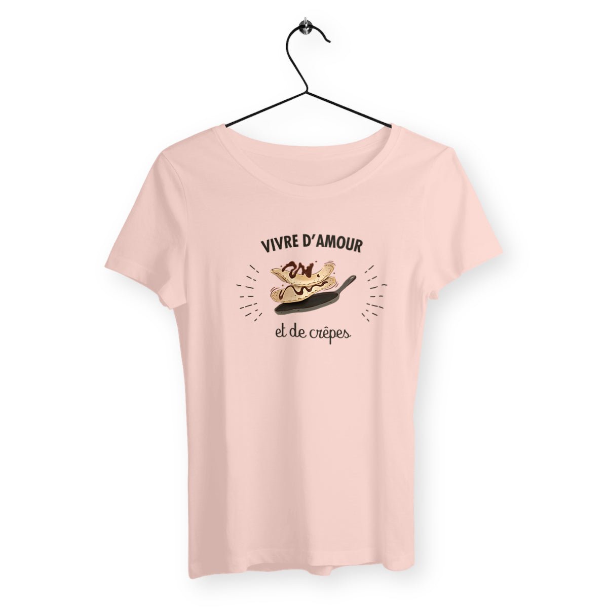 T-shirt femme avec l'inscription "Vivre d'amour et de crêpes", parfait pour les gourmandes et les romantiques. Confortable et stylé, il combine une touche d'humour et de douceur avec un message léger et délicieux.