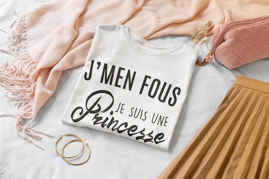 J-m-en-fous-je-suis-une-princesse-le-t-shirt-qui-mêle-style-confort-et-convictions Encre et Créations