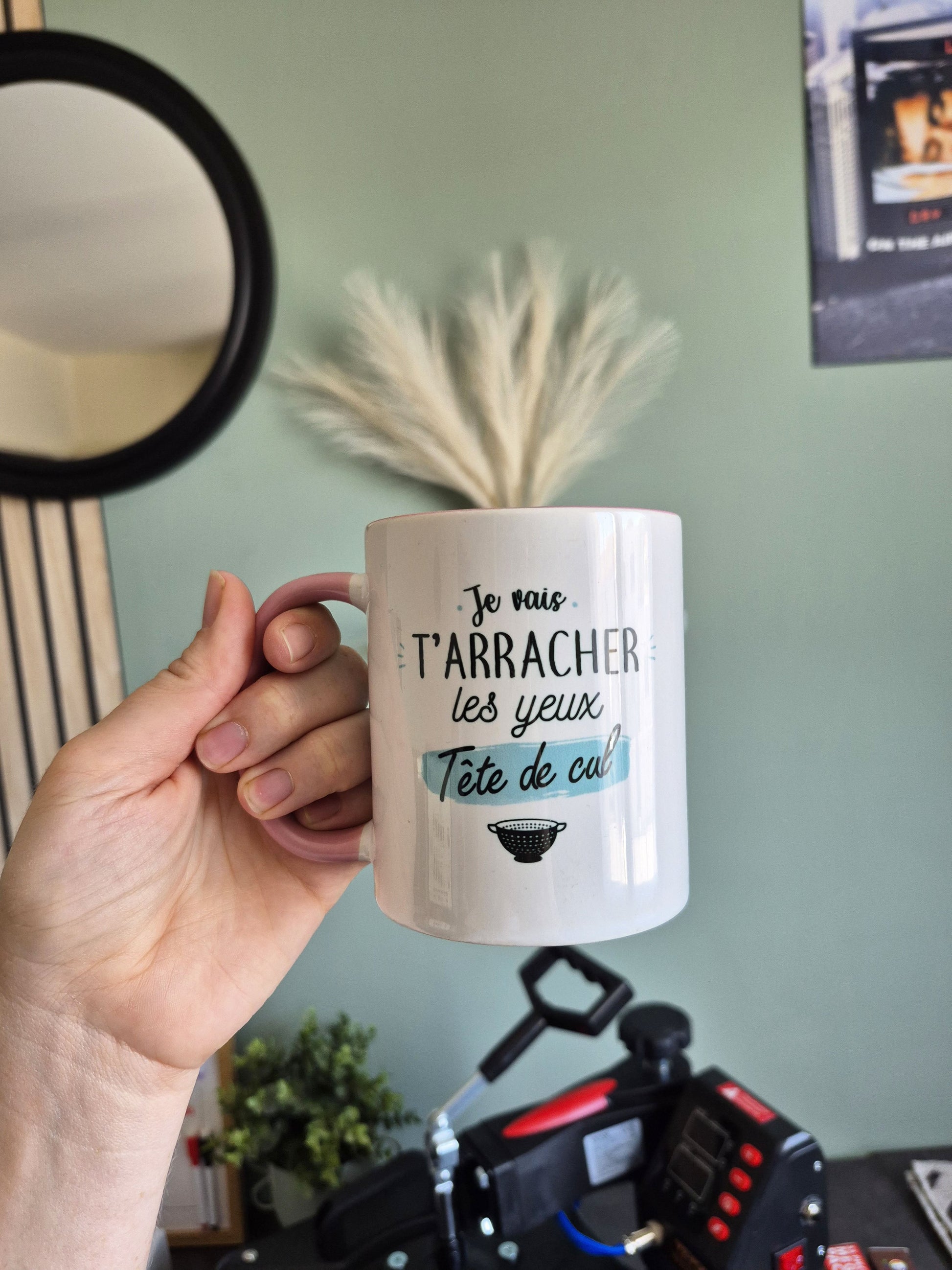 Mug céramique Je vais t'arracher les yeux tête de cul Encre et Créations