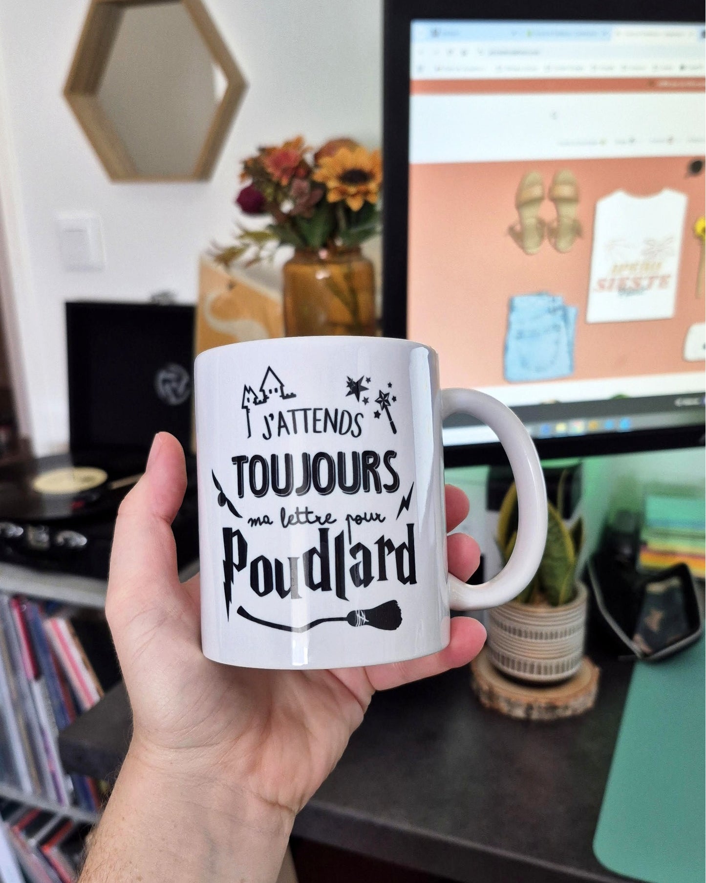 Mug céramique J'attends toujours ma lettre pour Poudlard