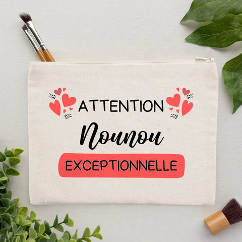 Jolie pochette Attention nounou exceptionnelle