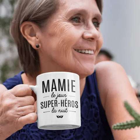 Mug céramique - Mamie le jour, super-héros la nuit