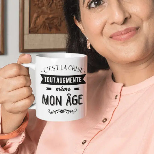 Mug céramique - C’est la crise tout augmente même mon âge - Blanc - Mugs