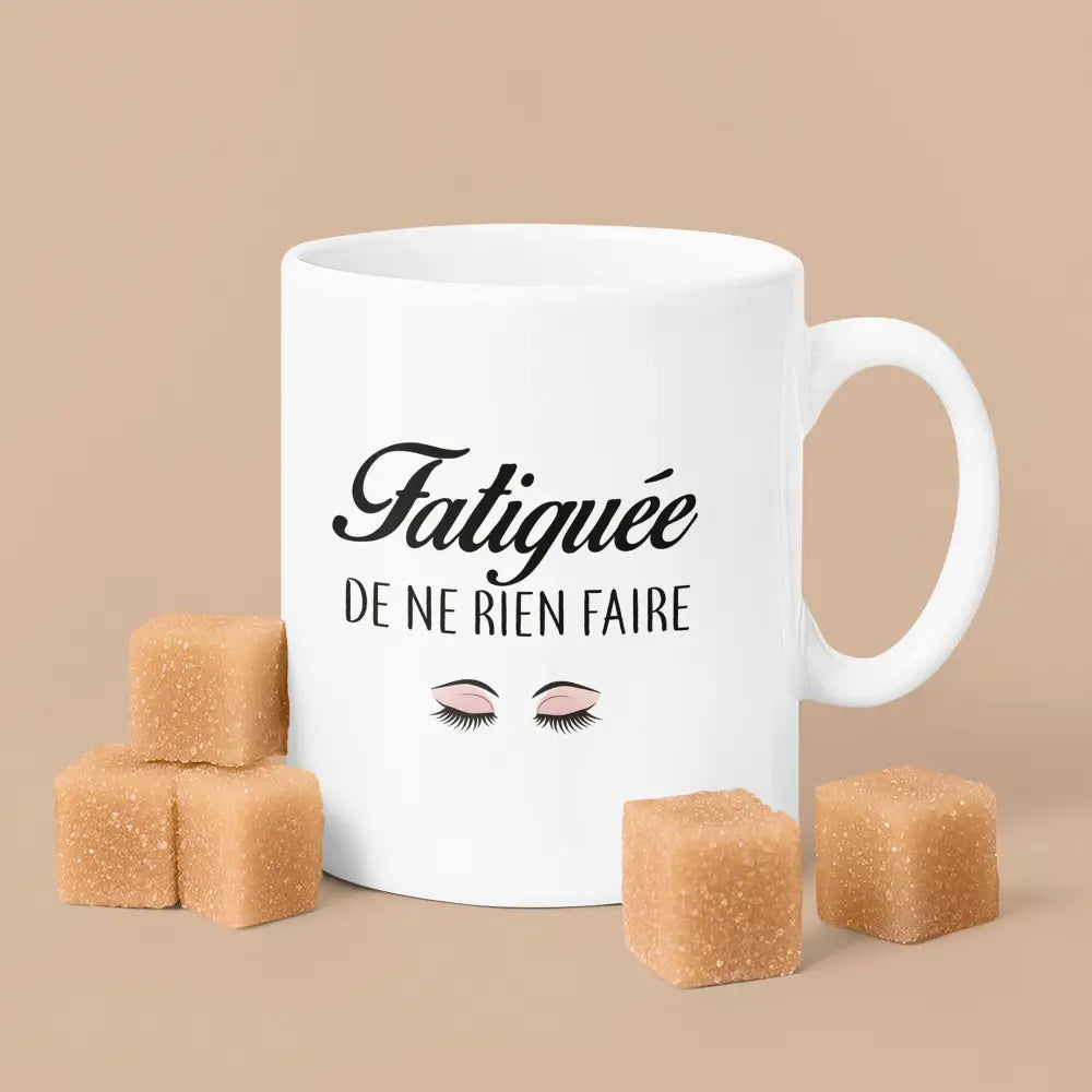 Mug en céramique avec texte "Fatiguée de ne rien faire" – mug humoristique