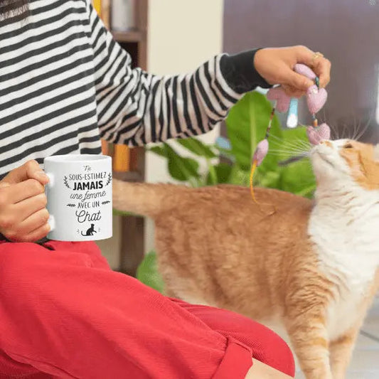 Mug céramique - Ne sous-estimez jamais une femme avec un chat - Blanc - Mugs