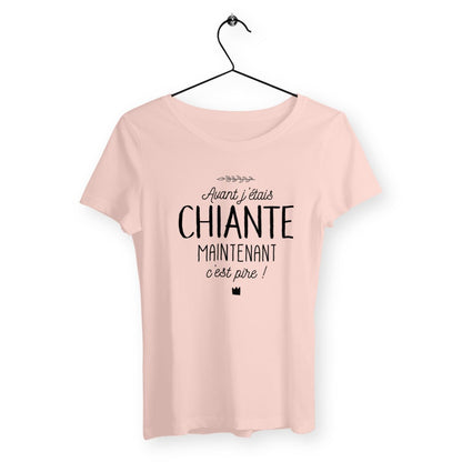 T-shirt femme avec l'inscription "Avant j'étais chiante, maintenant c'est pire", un modèle humoristique et audacieux pour celles qui assument leur caractère bien trempé. Confortable et original, parfait pour ajouter une touche de fun et d’autodérision à votre style.