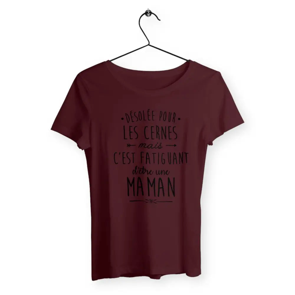 T-shirt femme avec un message humoristique "C'est fatiguant d'être une maman". Design simple et confortable pour les mamans qui savent que l'amour et les responsabilités n'ont pas de pause. Idéal pour un look décontracté et plein de vérité sur la maternité.