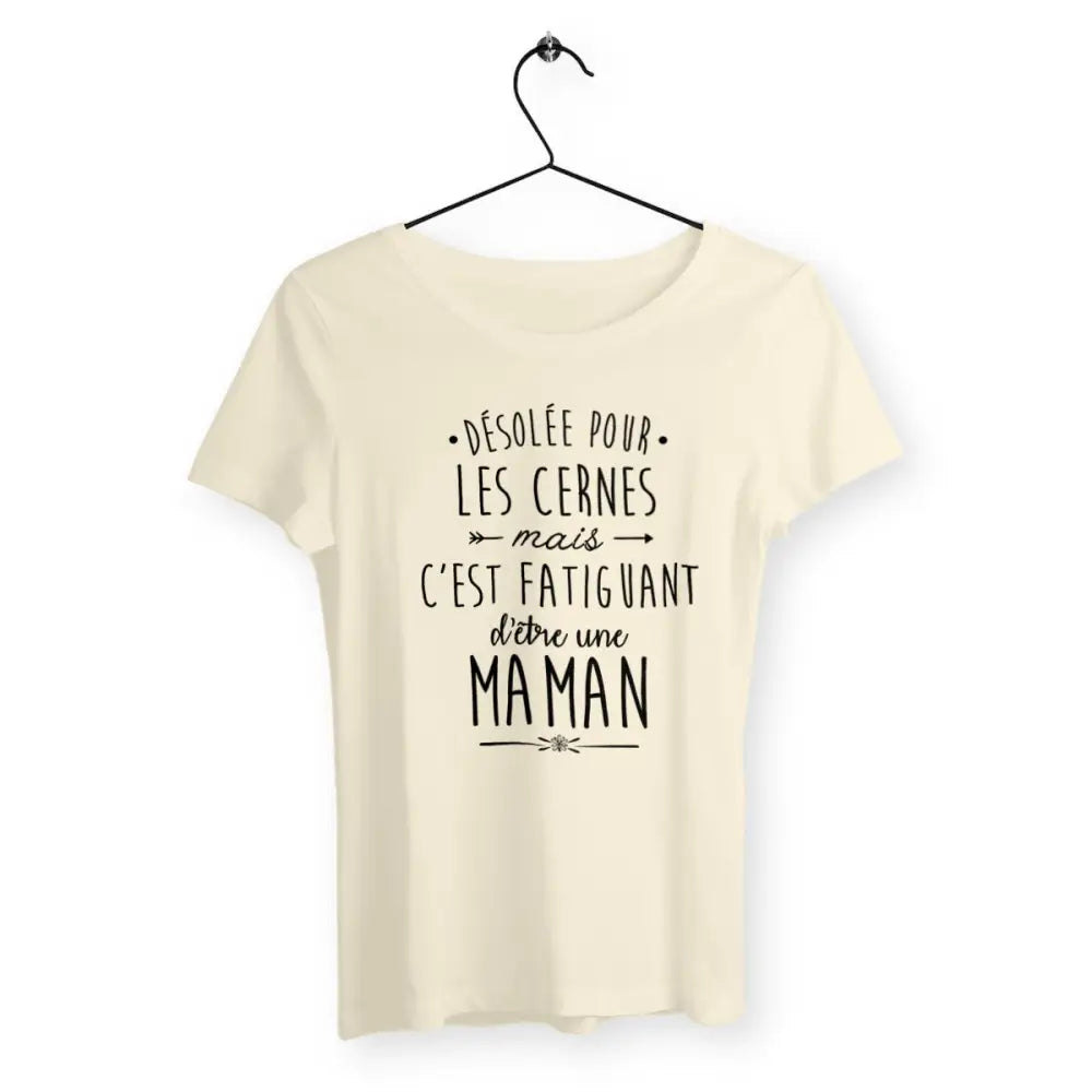 T-shirt femme avec un message humoristique "C'est fatiguant d'être une maman". Design simple et confortable pour les mamans qui savent que l'amour et les responsabilités n'ont pas de pause. Idéal pour un look décontracté et plein de vérité sur la maternité.
