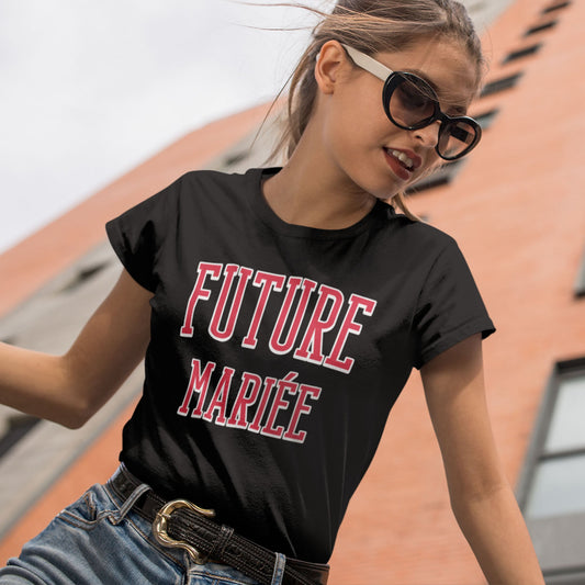 T-shirt femme avec l'inscription 'Future Mariée', un design élégant et festif, parfait pour célébrer les préparatifs du grand jour avec style et légèreté.