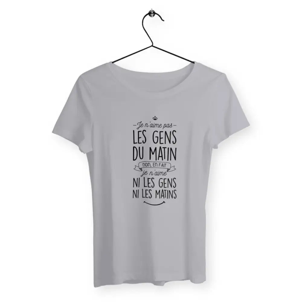 T-shirt femme avec l'inscription "Je n'aime pas les gens du matin", un modèle drôle et décalé pour celles qui préfèrent la tranquillité du matin. Confortable et humoristique, parfait pour afficher votre humeur du jour.
