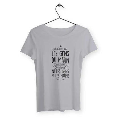 T-shirt femme avec l'inscription "Je n'aime pas les gens du matin", un modèle drôle et décalé pour celles qui préfèrent la tranquillité du matin. Confortable et humoristique, parfait pour afficher votre humeur du jour.