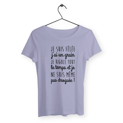 T-shirt femme avec l'inscription "Je suis fêlée", un modèle audacieux et humoristique pour celles qui n'ont pas peur d'affirmer leur personnalité. Confortable et décalé, parfait pour afficher une touche de folie avec style.