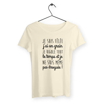 T-shirt femme avec l'inscription "Je suis fêlée", un modèle audacieux et humoristique pour celles qui n'ont pas peur d'affirmer leur personnalité. Confortable et décalé, parfait pour afficher une touche de folie avec style.