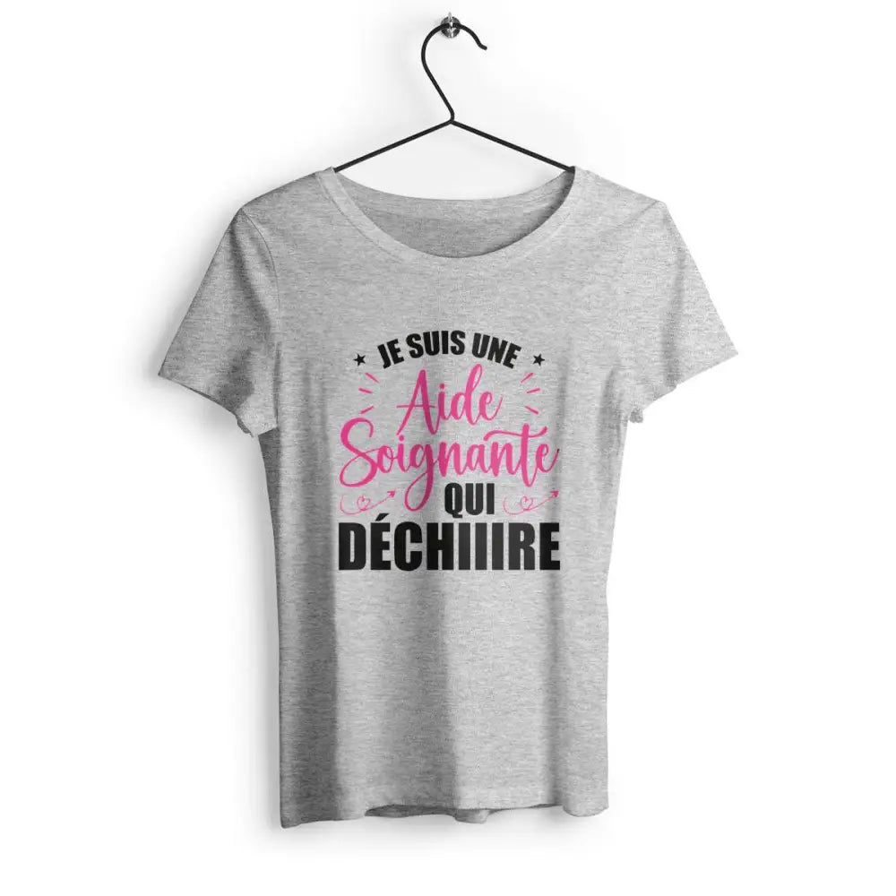 T-shirt femme "Je suis une aide soignante qui déchire", design inspirant et moderne pour rendre hommage aux soignants, en coton doux et confortable.