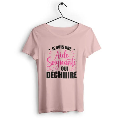 T-shirt femme "Je suis une aide soignante qui déchire", design inspirant et moderne pour rendre hommage aux soignants, en coton doux et confortable.